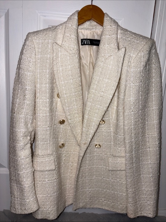 Zara Jackets & Blazers - Zara Cream Bouclé Double-Breasted Blazer with Gold Buttons
